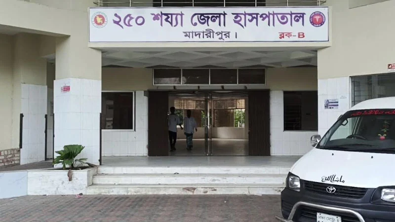 কিশোর গ্যাংয়ের দুই গ্রুপের সংঘর্ষে ৬ পুলিশ সদস্যসহ আহত ২০